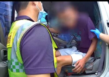 貨車駕駛趴倒方向盤叫不醒 幸波力巡經路過來解危