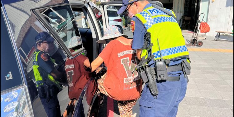 資收弱勢老婦迷途 暖警關懷推送到家