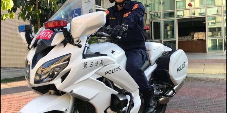 跟不上小綠人的腳步別急 警民聯手幫助成最美風景