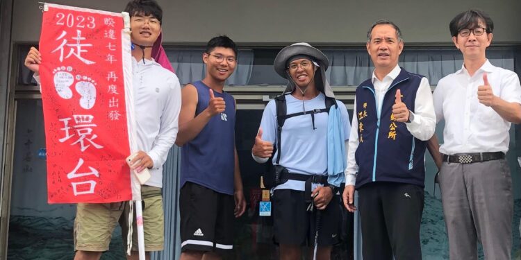 青年徒步環島  壯遊解鎖人生