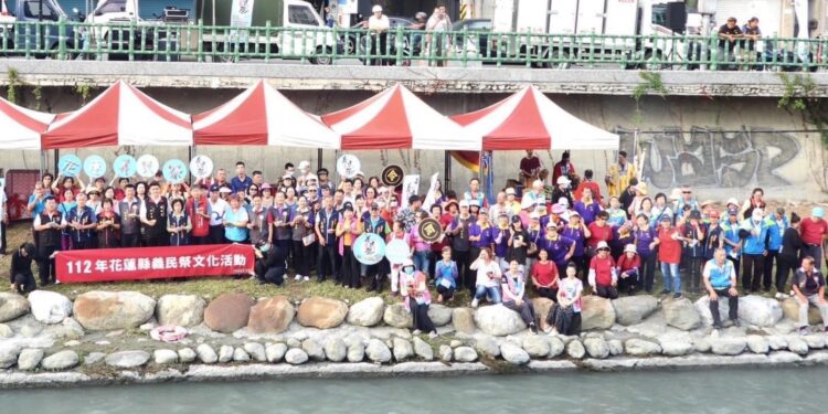 七彩蓮花水燈閃耀七腳川溪 為花蓮義民祭祈福開場