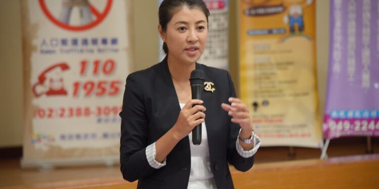 參加移工仲介機構座談會  許淑華縣長盼打造更好生活環境