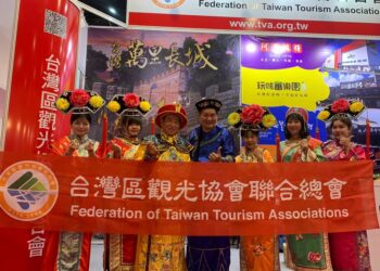 台灣區觀光協會聯合會 參展世貿一館秋季旅展 人潮爆棚 搶跟格格合影