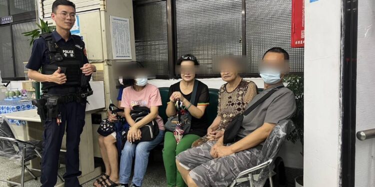 母親走失焦急報案  恰巧在派出所相遇