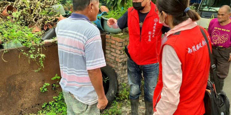 民眾應加強注意防蚊措施,建議外出時穿著淺色衣服 民眾應加強注意防蚊措施,建議外出時穿著淺色衣服