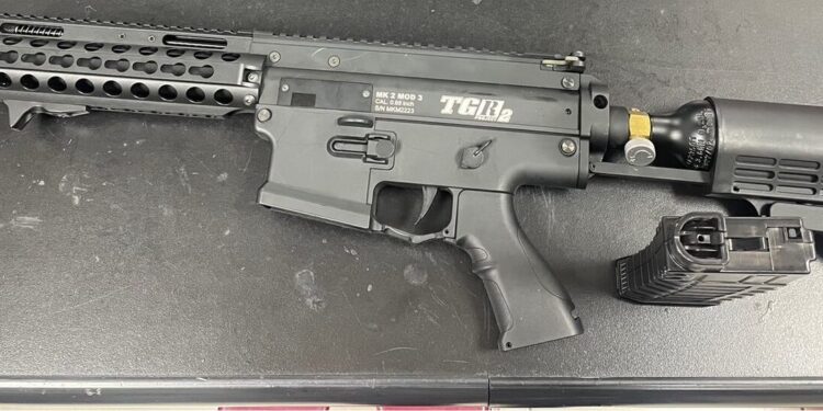 民眾糾紛持玩具槍理論 中警火速到場緝捕法辦 民眾糾紛持玩具槍理論 中警火速到場緝捕法辦