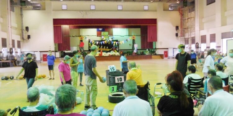 玉里醫院溪口精神護理之家慶祝中秋節 歡樂燃放 能量滿載