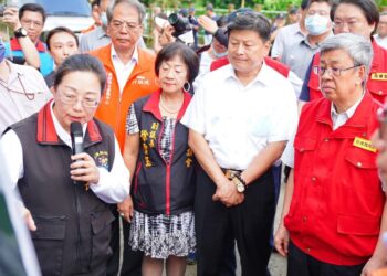 立委傅崐萁陪同行政院長陳建仁勘查海葵花蓮災情 要求中央編列充足治水預算加強河川疏濬 陳建仁：全力救助與整治