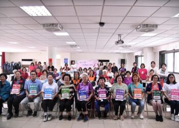 與婦女姊妹們暢談生命的價值觀 縣長徐榛蔚出席「得失之間-生命價值大拍賣」活動課程
