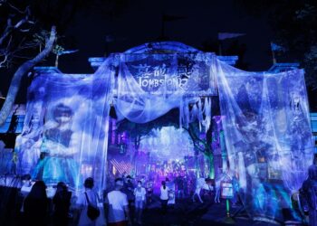 萬聖慶典雙料冠軍食屍鬼  入侵墓碑鎮大啖漢堡美食