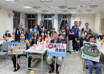 落實宣導交通安全月 中市女警查訪各飲酒場所