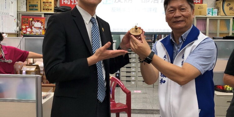 螞蟻雄兵領「投」反賄 前進原鄉部落 螞蟻雄兵領「投」反賄 前進原鄉部落