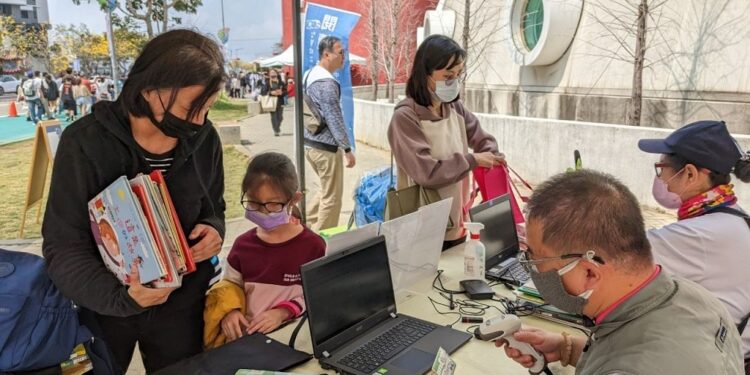 響應中信兄弟寵物主題日! 行動圖書車前進洲際球場 借書加碼換球票 響應中信兄弟寵物主題日! 行動圖書車前進洲際球場 借書加碼換球票