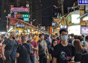 112國慶焰火在台中落幕  逢甲夜市湧人潮迺夜市