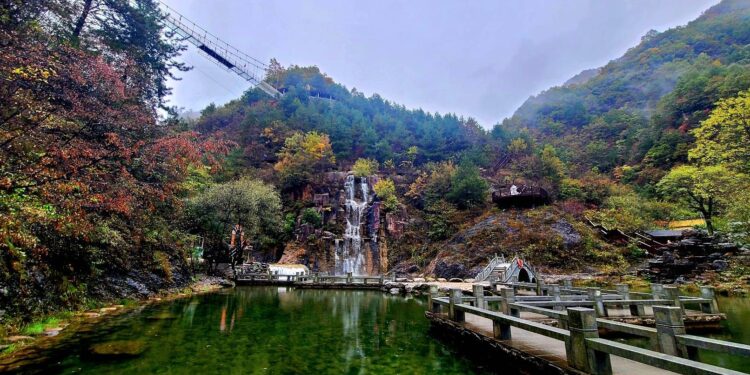 兩岸媒體採訪陝西秦嶺 江山景區絢爛秋景動人心弦 兩岸媒體採訪陝西秦嶺 江山景區絢爛秋景動人心弦