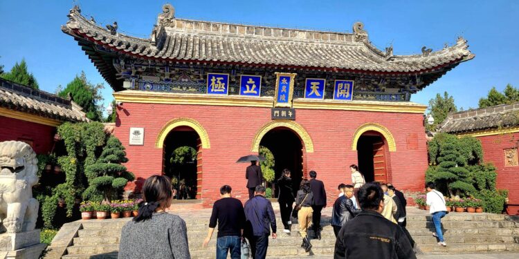 兩岸媒體探訪最美河南  最多歷代帝王禦祭的天下第一陵