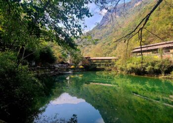兩岸媒體探訪陝西商洛金絲峽  感受峽谷風光美景與高空刺激體驗