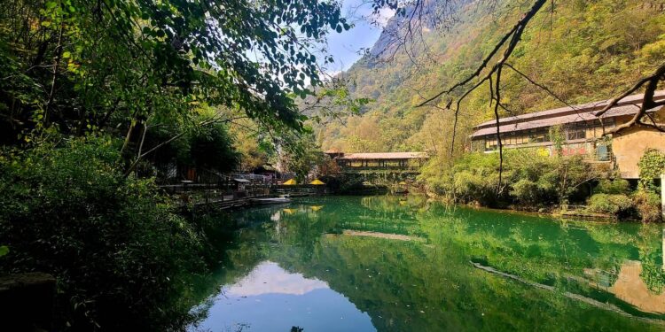 兩岸媒體探訪陝西商洛金絲峽 感受峽谷風光美景與高空刺激體驗 兩岸媒體探訪陝西商洛金絲峽 感受峽谷風光美景與高空刺激體驗