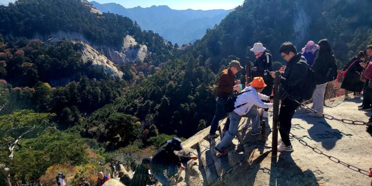 兩岸媒體走訪美麗陝西 攀登雲梯論見華山