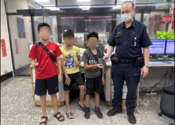 國中生拾機不昧急送警局 好品德失主也大讚