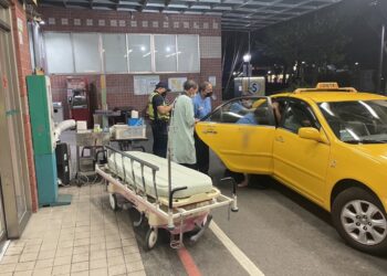 小黃運將載病母衝急診屢受阻 警助2分鐘火速到院