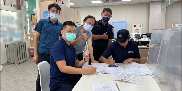 建立「指」引線 警為長輩留下安全「印」記