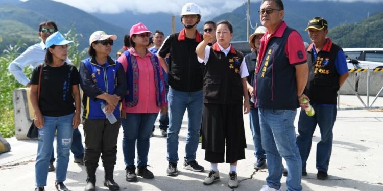 徐榛蔚會勘卓富公路坍方路段 指示相關單位全力搶通