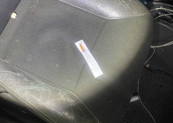 毒蟲兄弟未開大燈遭攔  衝撞警車遭逮罪加一等