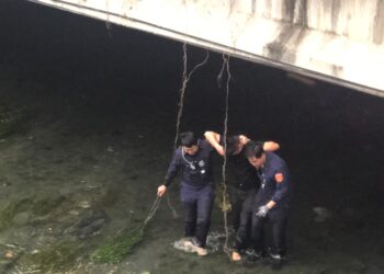 為躲酒駕連命都不要   藏橋下遭警消聯手揪出