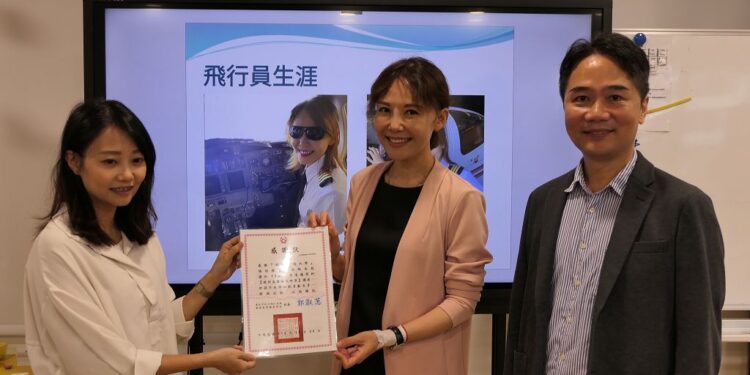 空姊搖身一變飛行員 原來女人的天空如此美麗 空姊搖身一變飛行員 原來女人的天空如此美麗