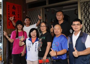空手道 棒球奪金摘銀  許縣長派員專賀三選手喜貼南投之光紅榜