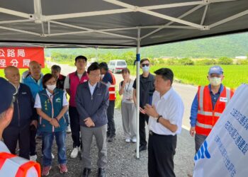 立法院交通委員傅崐萁考察花蓮交通建設 交通部長王國材承諾：普悠瑪、太魯閣會持續服務東部地區 尖峰時間以EMU3000為主