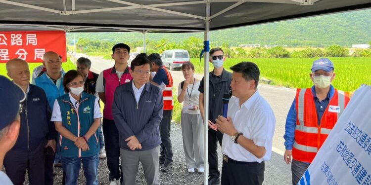 立法院交通委員傅崐萁考察花蓮交通建設 交通部長王國材承諾:普悠瑪、太魯閣會持續服務東部地區 尖峰時間以EMU3000為主 立法院交通委員傅崐萁考察花蓮交通建設 交通部長王國材承諾:普悠瑪、太魯閣會持續服務東部地區 尖峰時間以EMU3000為主