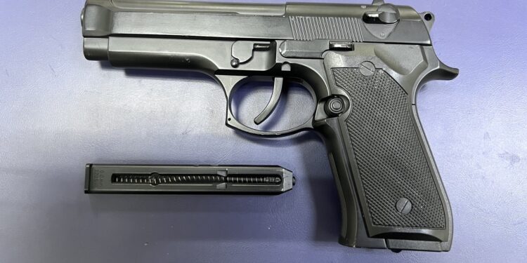 網傳學生校門鬧事影片 警2小時火速抓人法辦