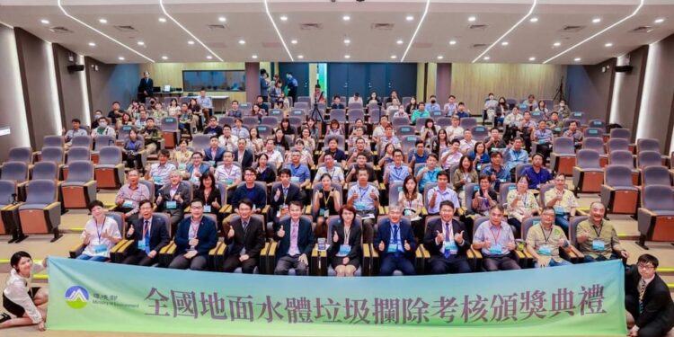 連四年獲考核特優 花蓮縣政府地面水體垃圾攔除計畫受肯定 連四年獲考核特優 花蓮縣政府地面水體垃圾攔除計畫受肯定