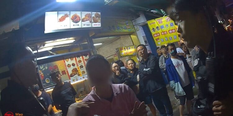 鄰居擺攤太吵爆口角 警到場驅離嚴正告誡