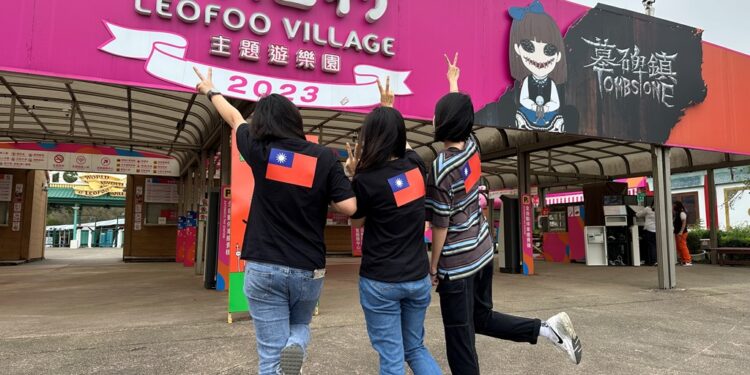 重磅演出國際級美國達人秀屍控折骨舞 百年骨宅挑戰膽量極限 重磅演出國際級美國達人秀屍控折骨舞 百年骨宅挑戰膽量極限