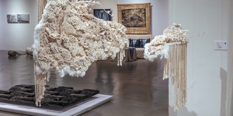 鹿寮女兒的環保再生設計力  王翊如編織白化珊瑚呼籲守護永續地球