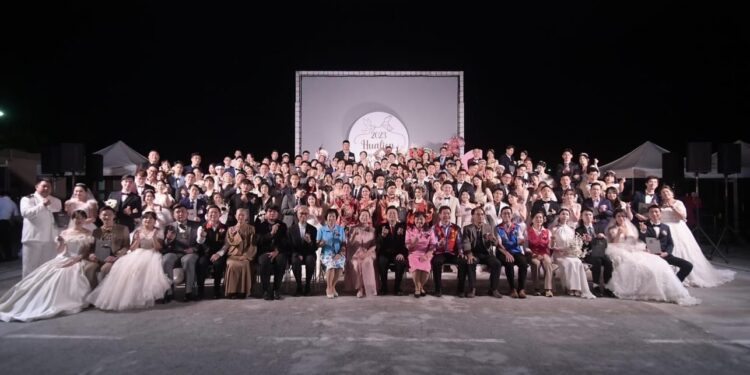 112年花蓮縣秋季集團結婚 傳統混合現代的浪漫情懷 徐榛蔚現身祝福新人百年好合 112年花蓮縣秋季集團結婚 傳統混合現代的浪漫情懷 徐榛蔚現身祝福新人百年好合