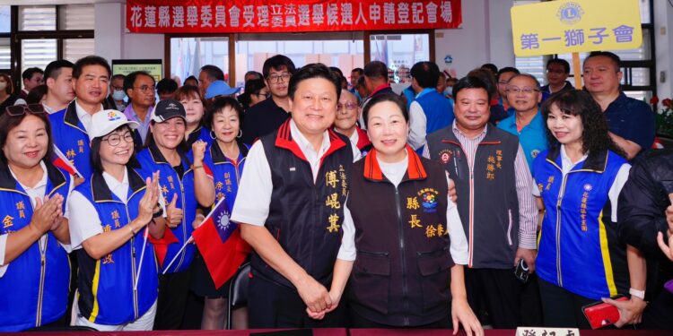 「國會戰將」國民黨立委傅崐萁登記參選 決戰花東快! !黨籍公職及地方領袖幹部到場相挺 展現高昂團結士氣!! 「國會戰將」國民黨立委傅崐萁登記參選 決戰花東快! !黨籍公職及地方領袖幹部到場相挺 展現高昂團結士氣!!