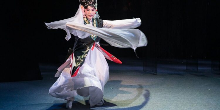 不用飛出國 秋冬走進歌劇院穿梭時空 不用飛出國 秋冬走進歌劇院穿梭時空