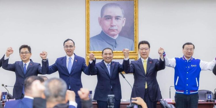 備受屈辱 堅持誠信 喚不回真心 國民黨主席發出全黨動員令 全力團結奮戰到底 備受屈辱 堅持誠信 喚不回真心 國民黨主席發出全黨動員令 全力團結奮戰到底