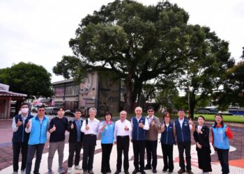 吉安幸福巴士溫馨接駁陪伴鄉親 交通部陳政務次長親臨肯定
