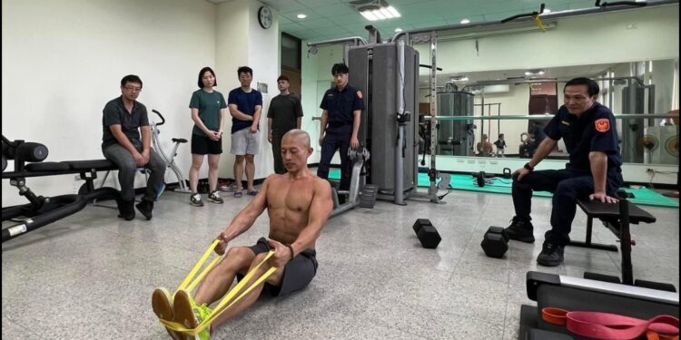 小龍教練現身西屯警技館 不藏私分享健身撇 小龍教練現身西屯警技館 不藏私分享健身撇