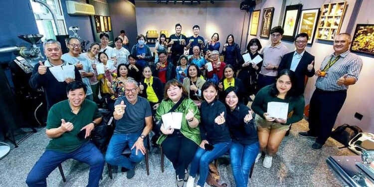 從生產面到行銷面 花蓮縣政府攜手咖啡農友發展花蓮咖啡產業 巴拿馬咖啡教父蒞臨花蓮分享交流 從生產面到行銷面 花蓮縣政府攜手咖啡農友發展花蓮咖啡產業 巴拿馬咖啡教父蒞臨花蓮分享交流