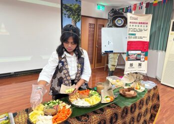 慶祝印尼皮影日印尼共學團  張美君及熙娣合力推廣多元文化