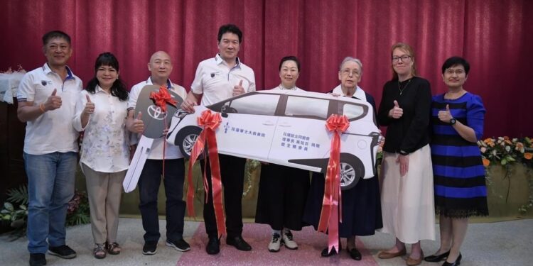 畢士大教養院董事長顧美玲宣教士榮退感恩禮拜 徐榛蔚親自頒發榮譽縣民證 畢士大教養院董事長顧美玲宣教士榮退感恩禮拜 徐榛蔚親自頒發榮譽縣民證