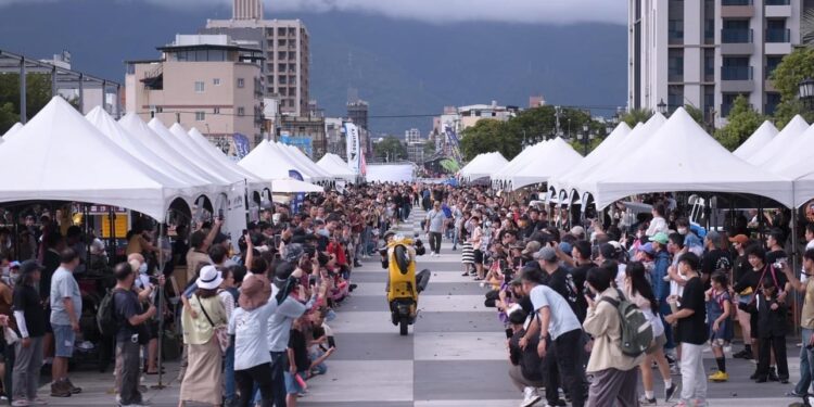 第26屆臺灣國際偉⼠牌花蓮⼤會師 徐榛蔚、傅崐萁出席與車友共襄盛舉