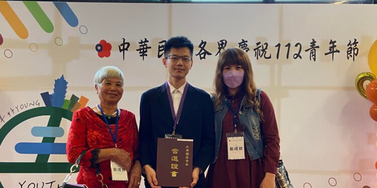 群園事業機構助學11年 頒發獎學金破6千萬 112學年頒發助學金500萬