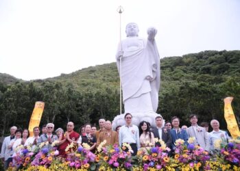 藥師琉璃光如來開光大典 花蓮縣長徐榛蔚、桃園市長張善政共同祈求民心安康